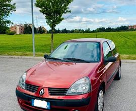 RENAULT Clio - 2004