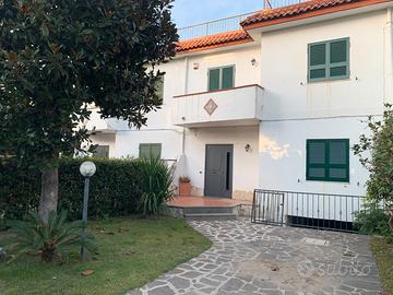 Villa a schiera Lago Patria vicino Base NATO