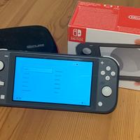 Nintendo Switch Lite + Custodia