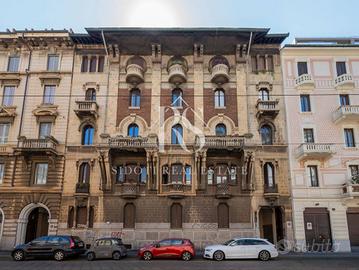 Appartamento di 200 m² con più di 5 locali e box a