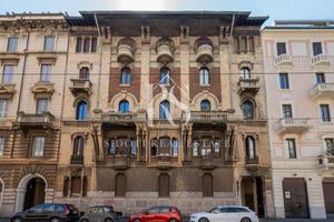 Appartamento di 200 m² con più di 5 locali e box a