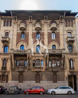 Appartamento di 205 m² con più di 5 locali e box a