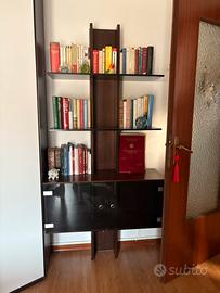 Libreria in legno e vetro