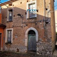 Terratetto indipendente da ristrutturare