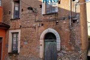 Terratetto indipendente da ristrutturare