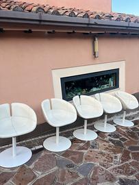 Sedia girevole con base a disco stile moderno