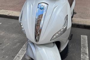 Beverly 300