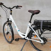 Bicicletta  con pedalata  assistita