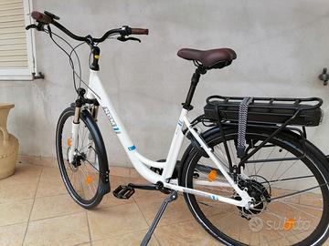 Bicicletta  con pedalata  assistita