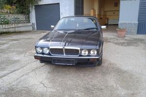 Jaguar XJ6 