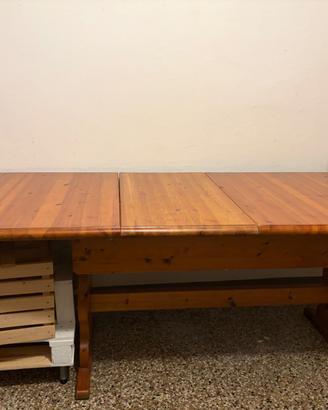 Tavolo in legno massiccio