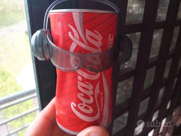 Lattina coca cola che balla anni 80