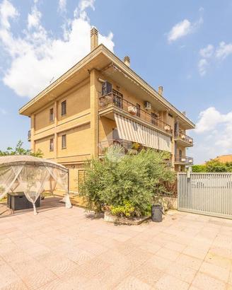 3 LOCALI A CASTEL GANDOLFO