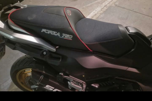 Honda forza 750 cosa