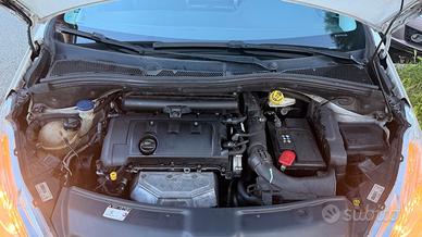 Peugeot 208 2013 1.4 benzina