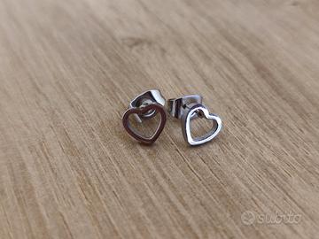 Orecchini argentati a cuore 