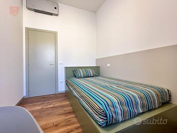 Stanza Moderna in Zona Esclusiva [FE_MNT91-4_S2]