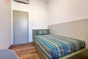 Stanza Moderna in Zona Esclusiva [FE_MNT91-4_S2]