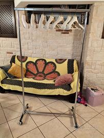 stender in acciaio per abiti