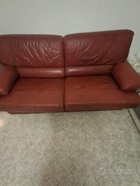 Divano in pelle rosso