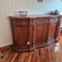 Mobile credenza in stile