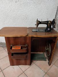 Macchina da cucire Necchi anni 60