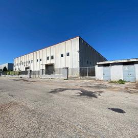 Immobile di 8400 m² con 2 locali a Frattamaggiore