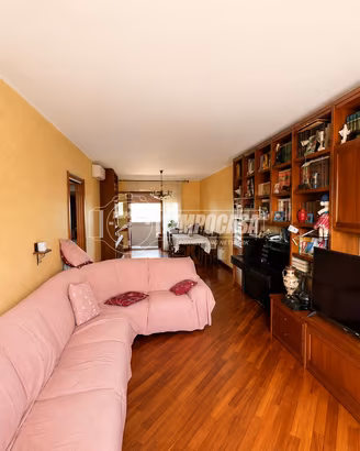 Ampio 3 Locali di 103 mq con Posto Auto di Proprie