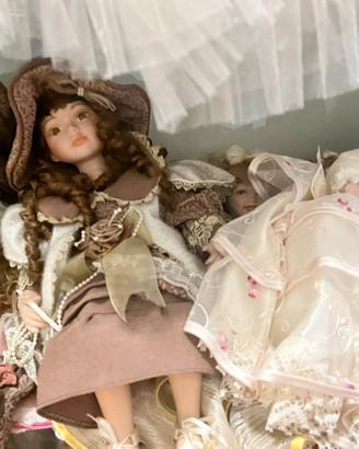 30 bambole in porcellana da collezione più vetrina