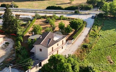 6 LOCALI A L'AQUILA