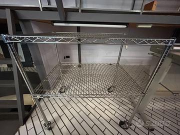 scaffale in acciaio cromato su ruote