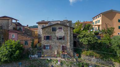 CASA SEMINDIPENDENTE A DOLCEDO