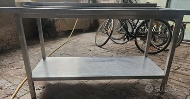 Tavolo in acciaio inox