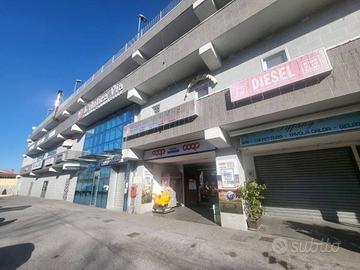 Immobile di 883 m² con 2 locali a Morlupo