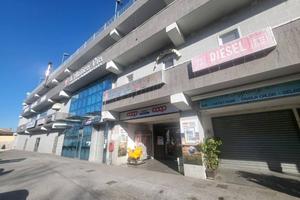 Immobile di 883 m² con 2 locali a Morlupo