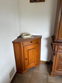 Mobile in legno ad angolo