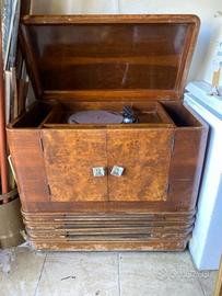 Mobile radio giradischi antico