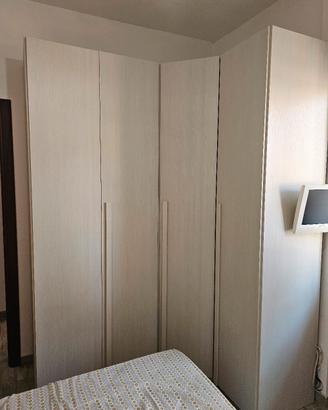 Camera da letto con letto contenitore 