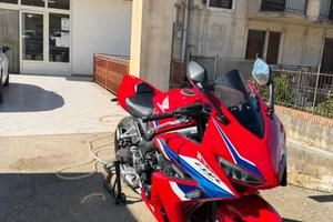 Honda CBR E-CLUCK