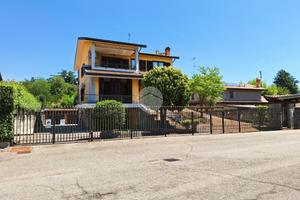 VILLA SINGOLA A BERNATE TICINO