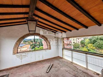 Casa indipendente di 176 m² con più di 5 locali a 
