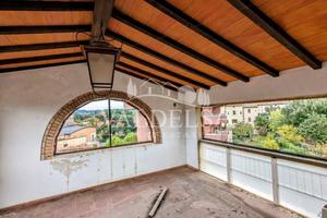 Casa indipendente di 176 m² con più di 5 locali a 