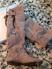 Stivali alti beige effetto suede – eleganti 🤎