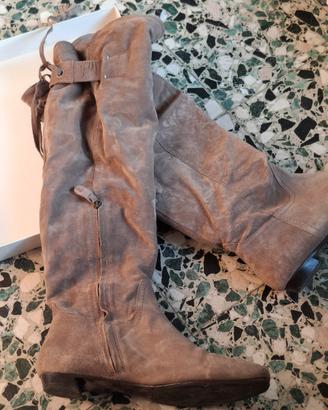 Stivali alti beige effetto suede – eleganti 🤎