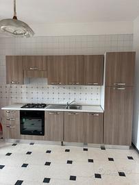 Cucina completa di elettrodomestici