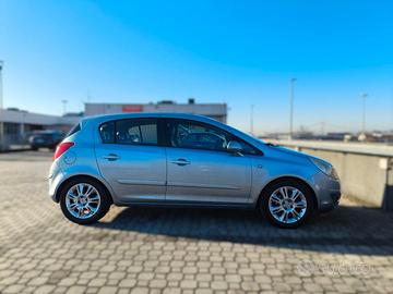 Opel Corsa 1.2 BENZ/GPL 5 porte 2007