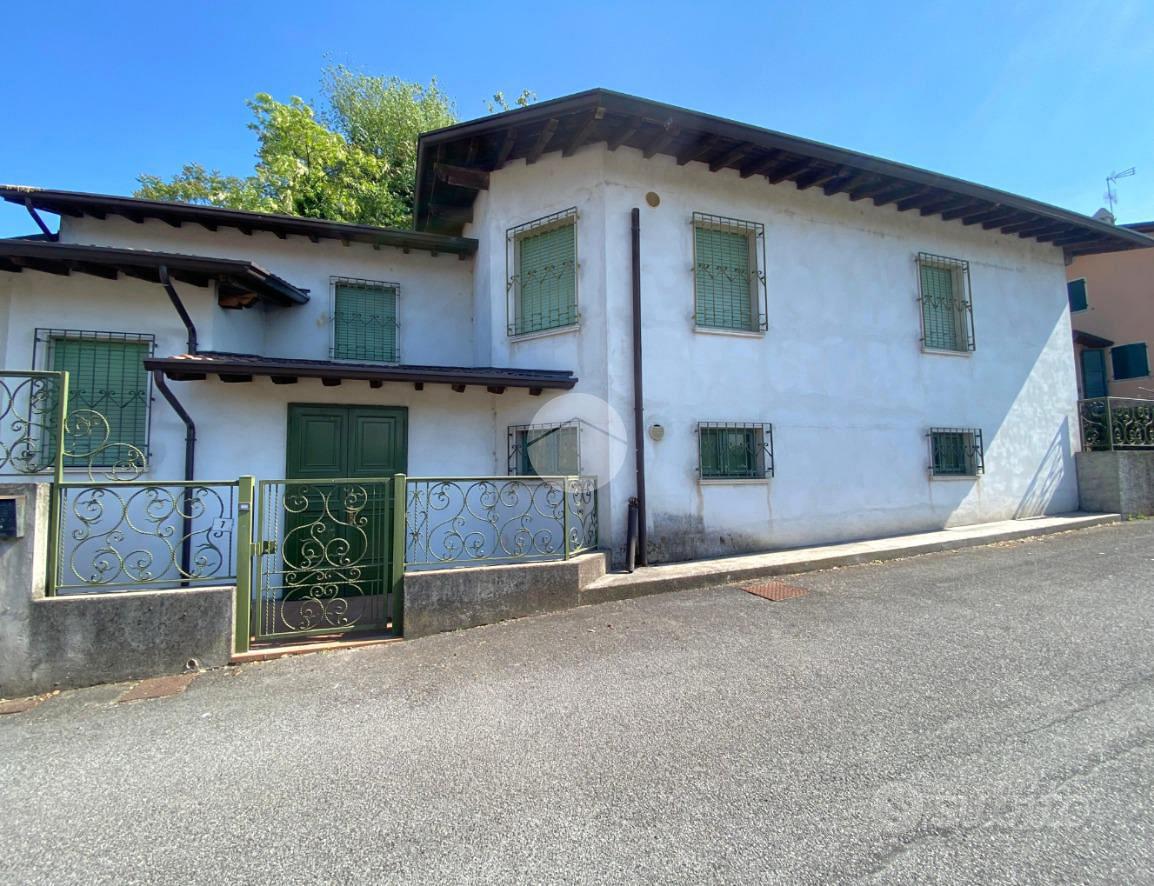 VILLA SINGOLA A CARPENEDOLO - Vista 2