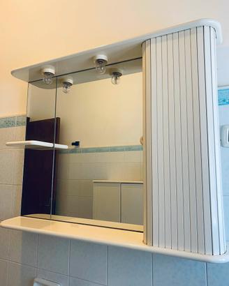 Specchio bagno con luce e contenitore