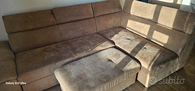 divano con Pouf contenitore 