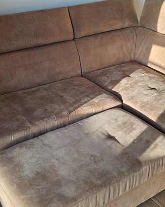 divano con Pouf contenitore 